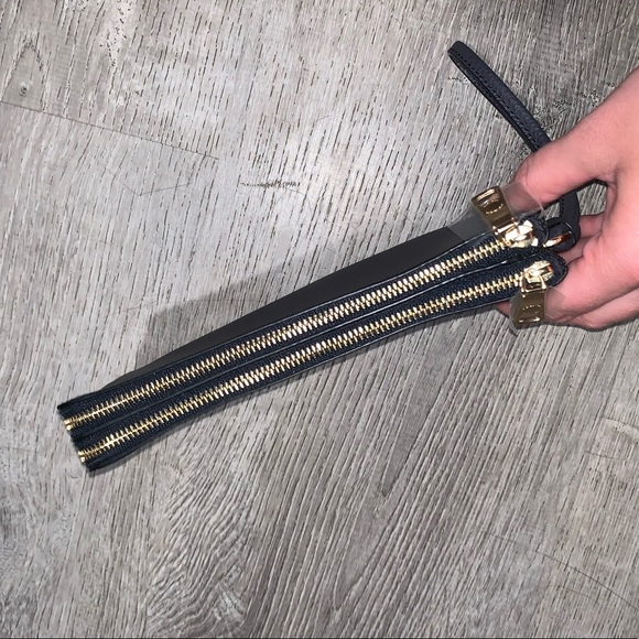 NWT COACH wristlet - Picture 3 of 7